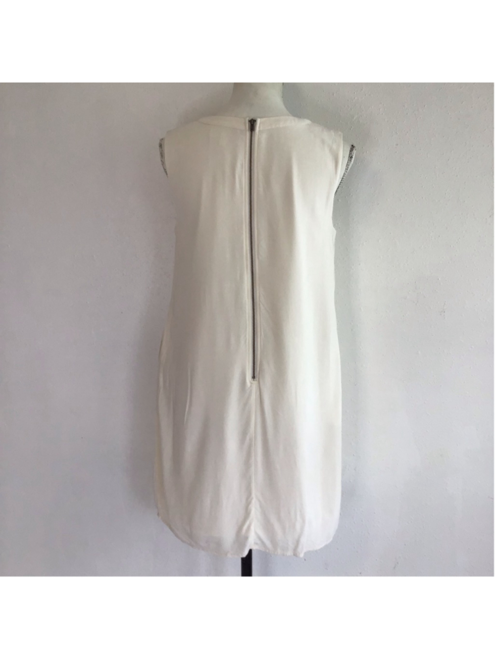 Love Fire Women Elegant White & Black Embroidered Sleeveless Mini Dress M - Picture 2 of 13
